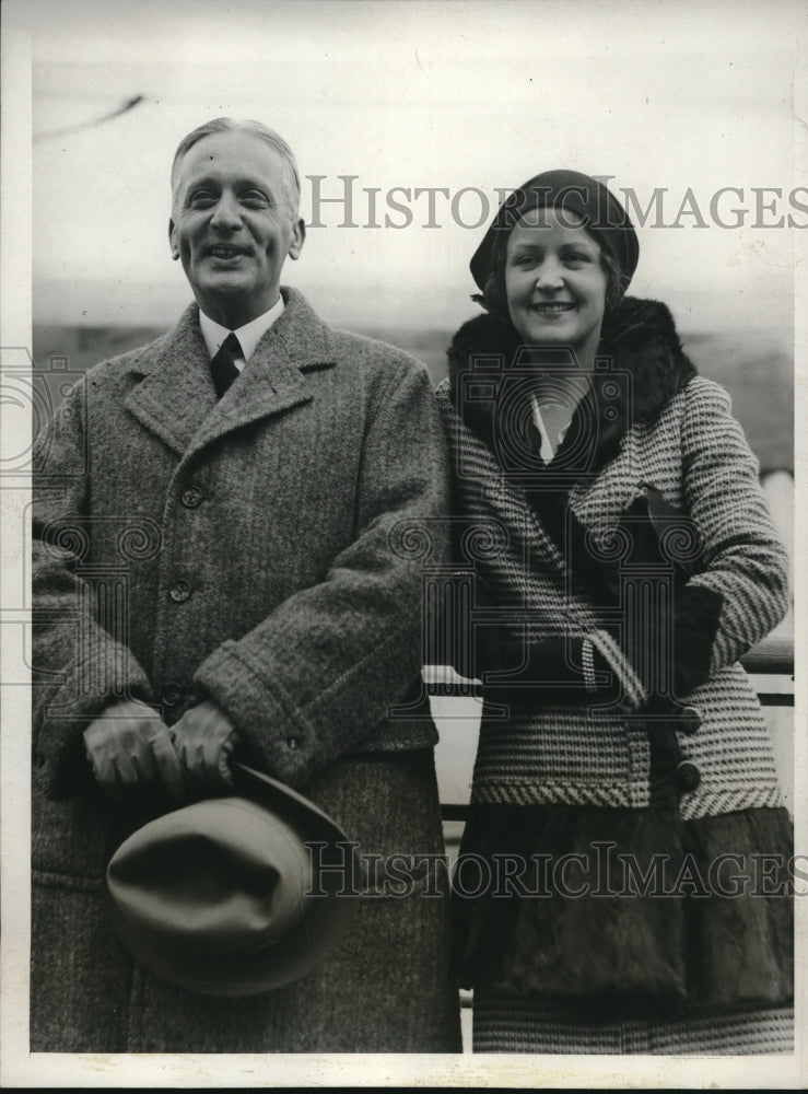 1930 radio announcer J. Andrew White aboard the liner Bremen in NY - Historic Images