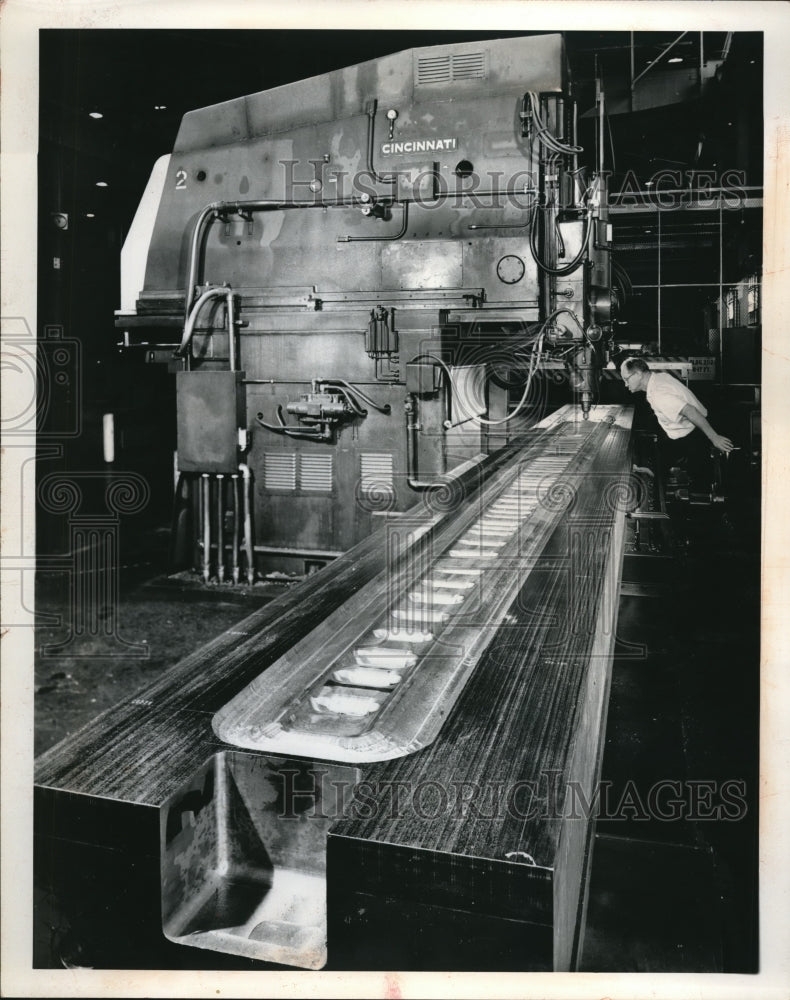 1960 Press Photo Aluminum Company of America;s Cleveland Works - Historic Images