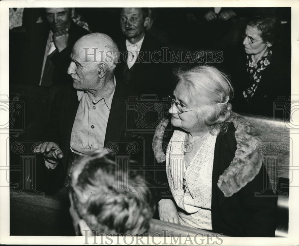 1938 Typical Man &amp; Wife in City Hall - Historic Images