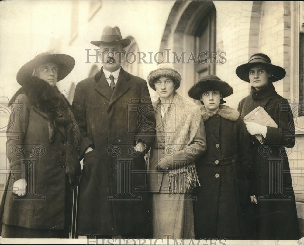 1923 Dr. A.C.D. Van de Graeff, Minister of Netherlands with Family - Historic Images