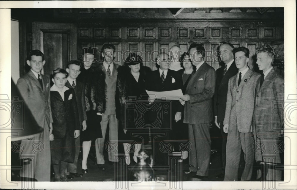 1941 O'Leary Family Watches Joseph O'Leary Candidate for Comptroller - Historic Images