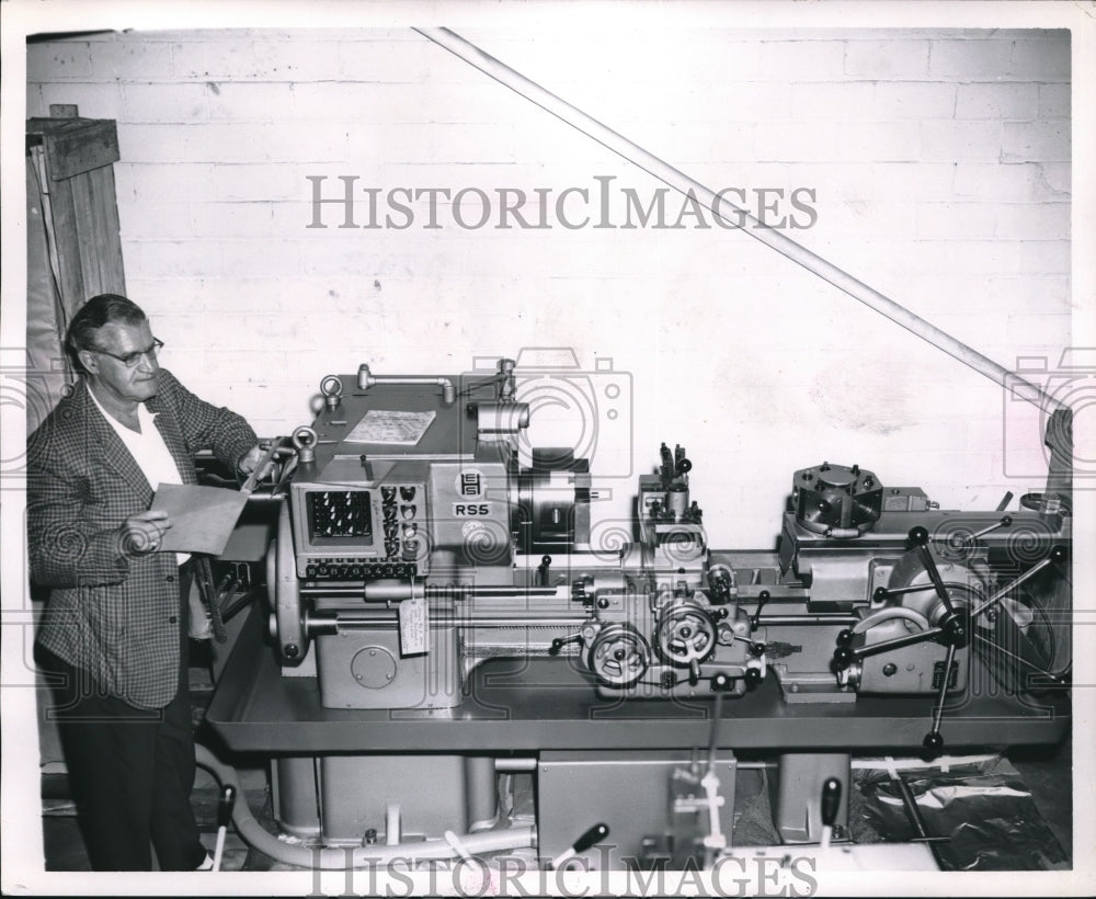 1938 Turret lathe by Industrial Service Inc, demo by ML Watson - Historic Images