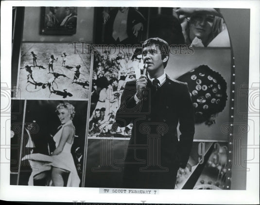 Press Photo Dennis Wholey hosting show The Generation Gap - Historic Images