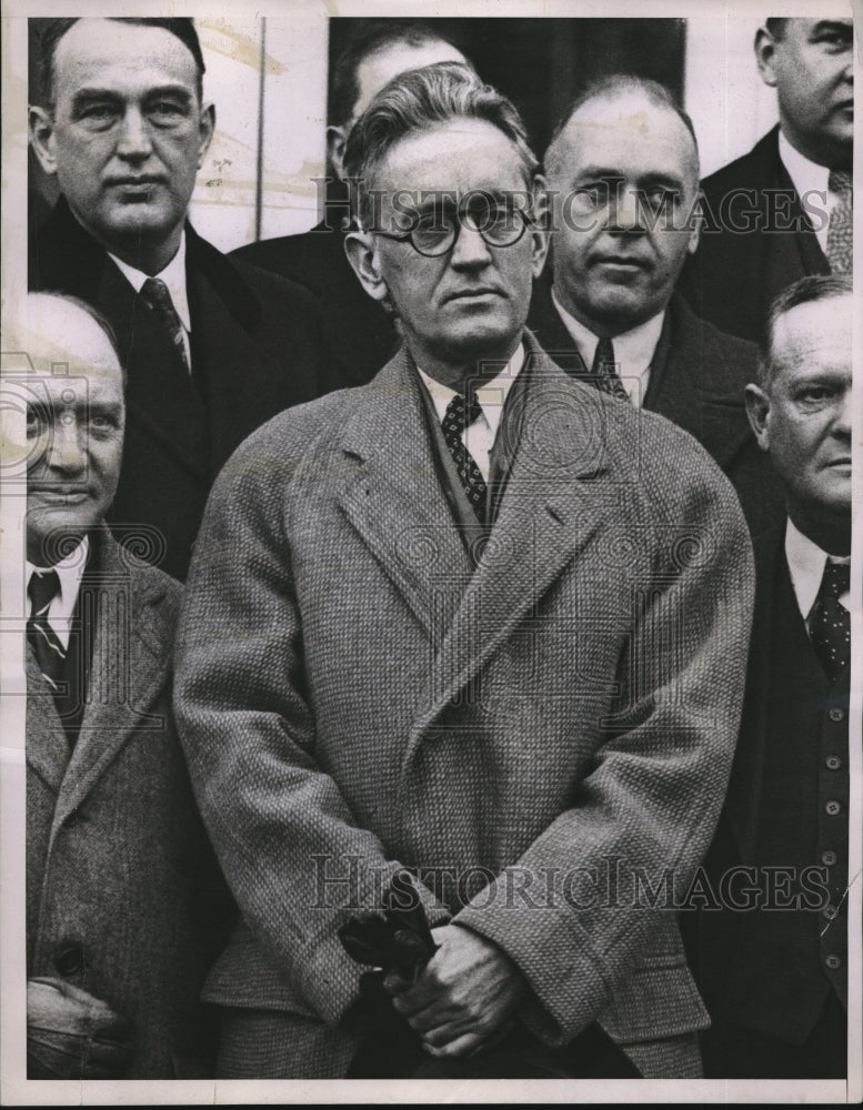 1934 Press Photo Arthur H. Greenwood posing for photo-Historic Images