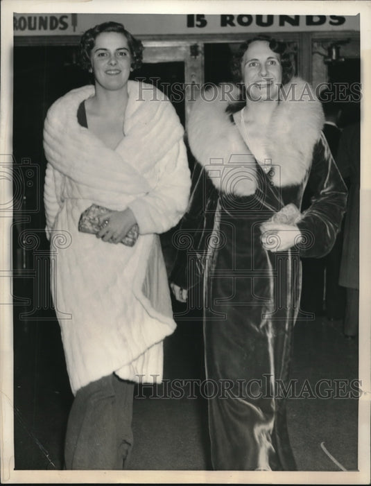 1934 Evelyn Walker and Mrs. Joseph Rodenbough at Horse Show - Historic Images