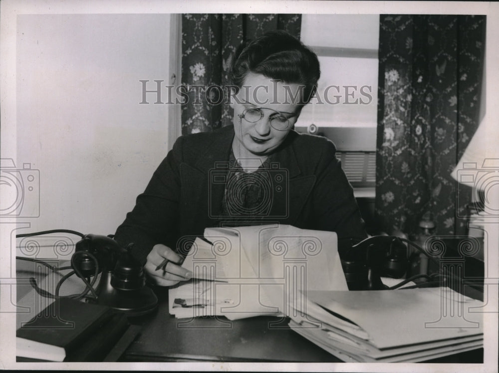 1937 Veronica J Wagner checks application at SS Bureau in Cleveland - Historic Images