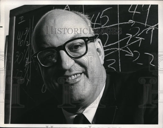 1968 Press Photo Richard Scammon, for NBC election night coverage - Historic Images