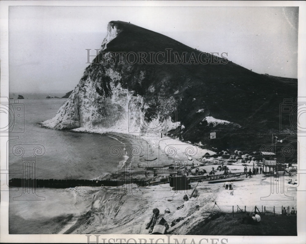 1959 Arish Mell, on England&#39;s Dorset coast, pipeline construction - Historic Images