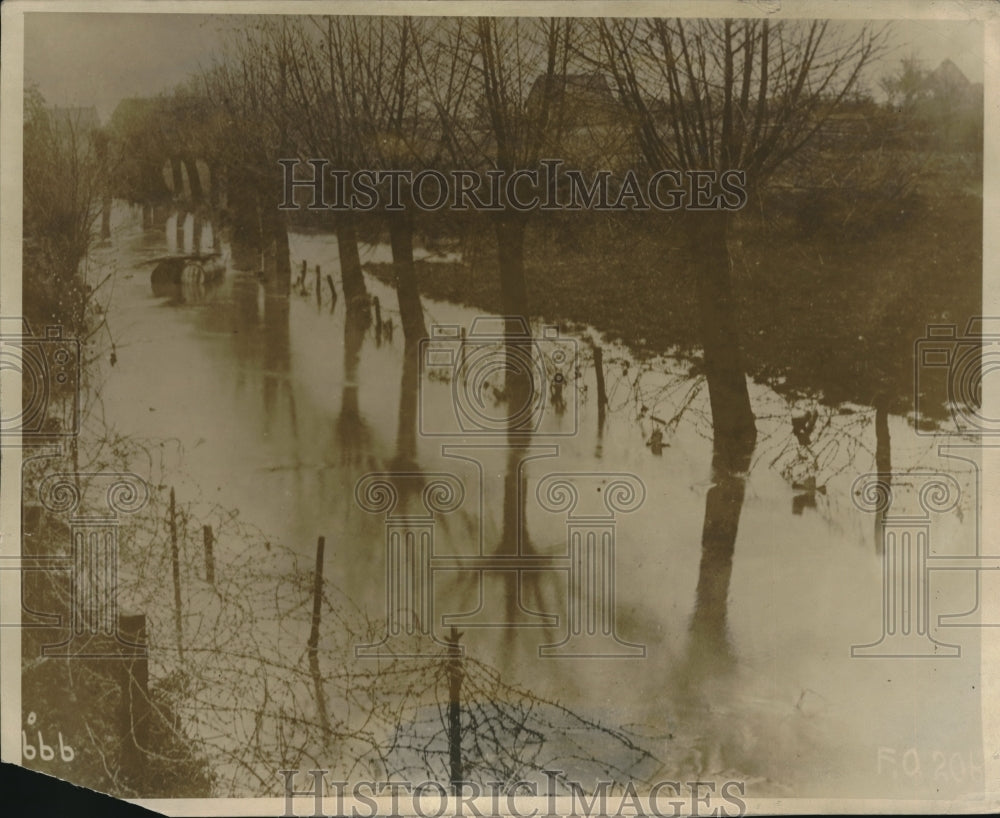 1918 Yaer River & fencing to stop Hun attacks at Flanders-Historic Images