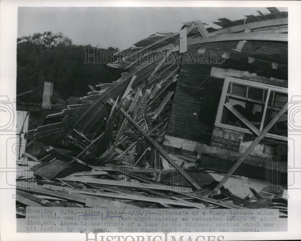 1954 Press Photo Rubble of home in Wheeling W.Va. after baby tornado hit - Historic Images