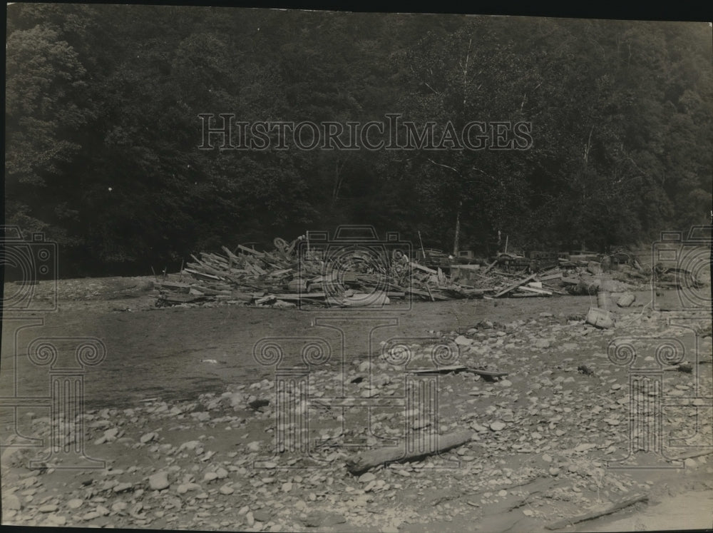 1932 Wreckage on Armstrong Creek caught on high point against cars-Historic Images