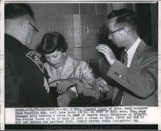 1956 Press Photo Columbus, Ohio Mr & Mrs Clayton Jones released on bond - Historic Images
