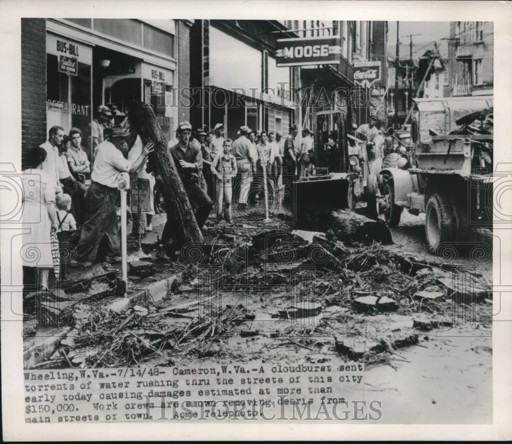 1948 Press Photo Cameron, W.Va workers remove storm flood debris from streets-Historic Images