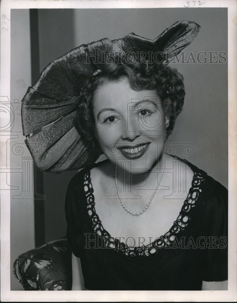 1952 Mrs Lauritz Melchoir, wife of tenor in French fashion hat - Historic Images