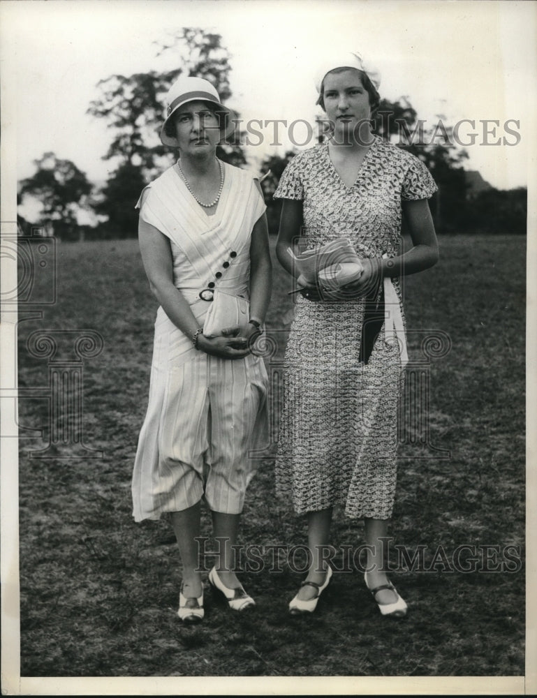 1932 Mrs James Austin &amp; daughter Betty West at horse show in NY-Historic Images