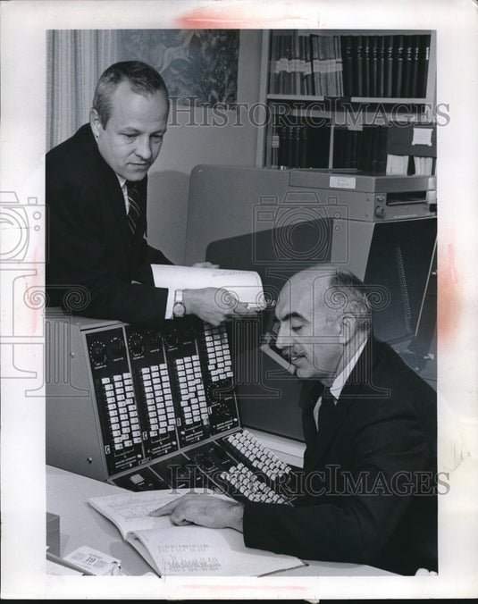 Press Photo Dr James Coke & Dr John Rickert at the Russian Urban Center-Historic Images