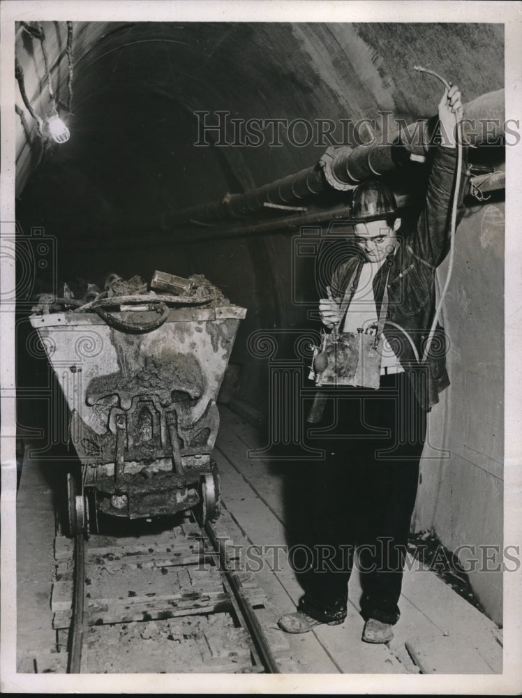 1937 Chicago, Ill safety engineer in sewer tunnel testing-Historic Images