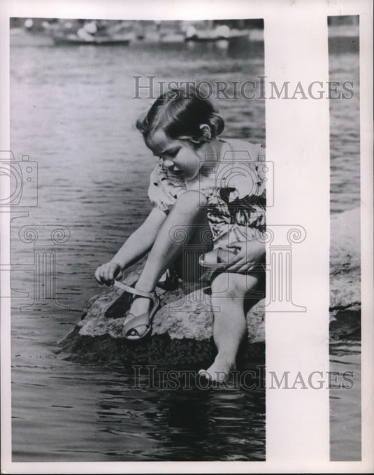1949 Press Photo Little Girl Putting on Her Shoe - neb89368 - Historic Images