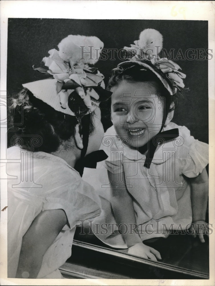 1945 Press Photo Joanne Marcell in Her Easter Bonnet-Historic Images