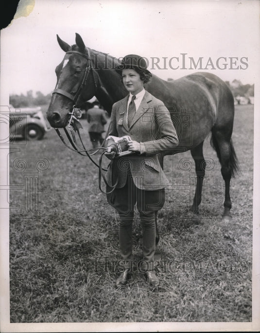 1935 Press Photo Miss Betty West with Mahna-Historic Images