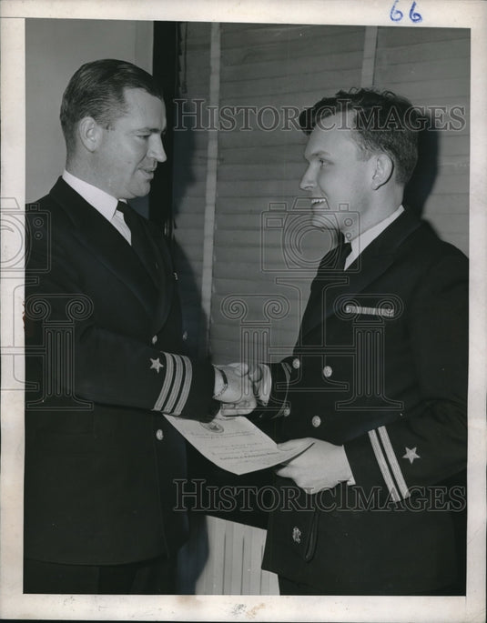 1945 Lt Philip Willkie Leaving Navy & Commander F Gordon Brown - Historic Images