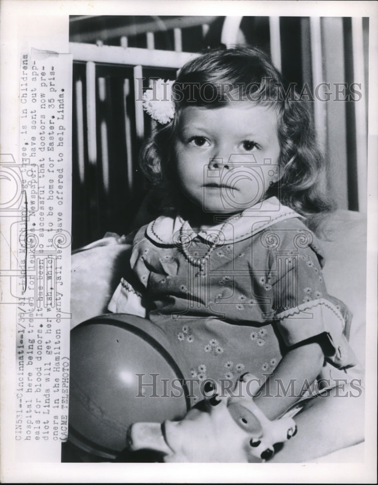 1951 Press Photo Linda McIlhenny age 3 being treated for leukaemia in Cinncinati - Historic Images