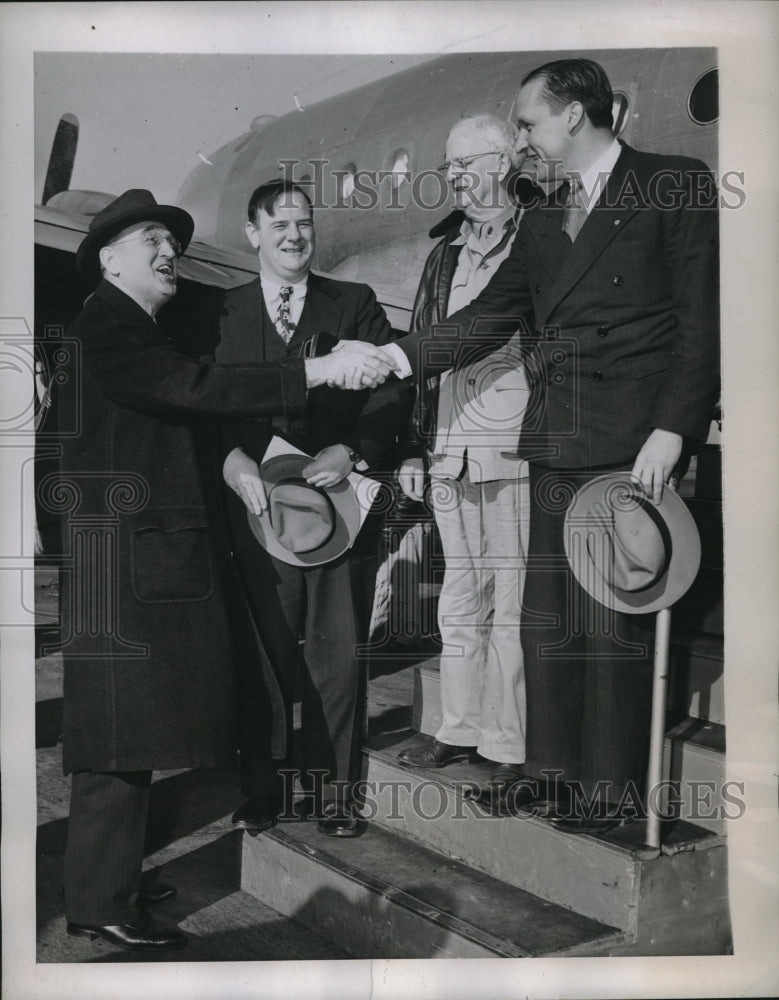 1946 Press Photo New York Sen James Mead Greets Members Of Commission-Historic Images