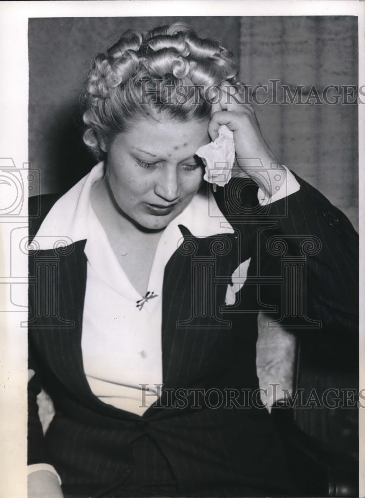 1942 Chicago, Mrs Eleanor Williams on stand in shooting trial - Historic Images