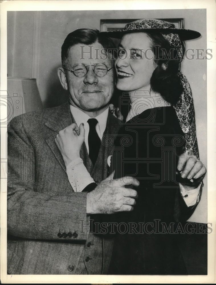 1939 Dorothy James with her father, Gov - Historic Images