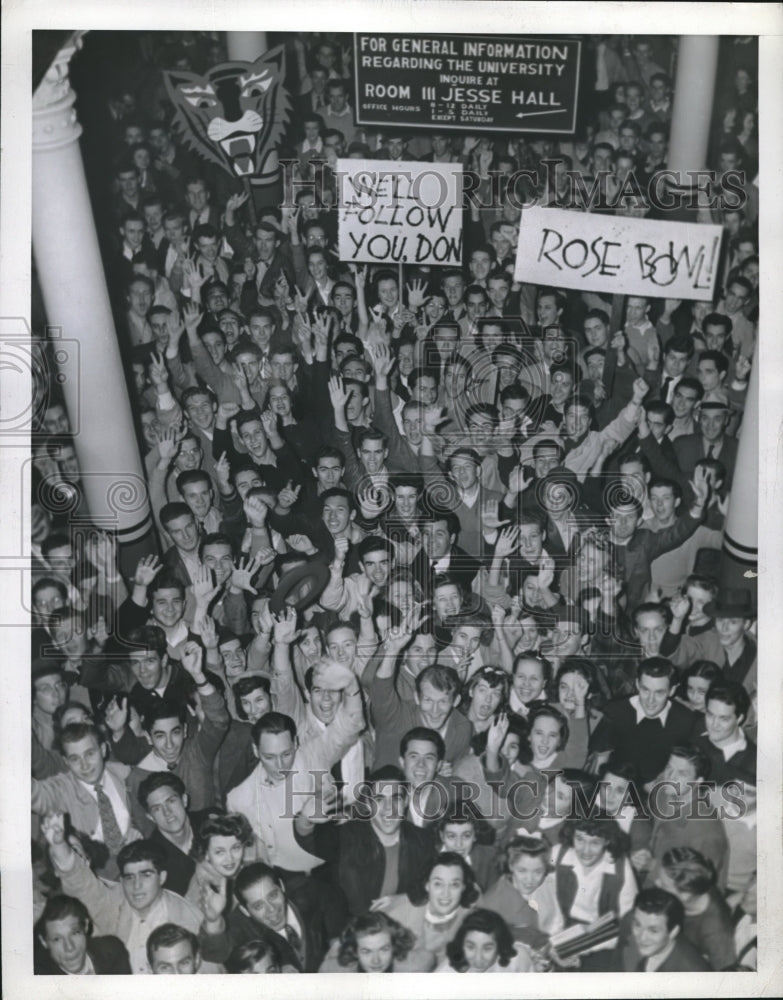 1941 4000 Missouri University Students March Celebrating Rose Bowl-Historic Images