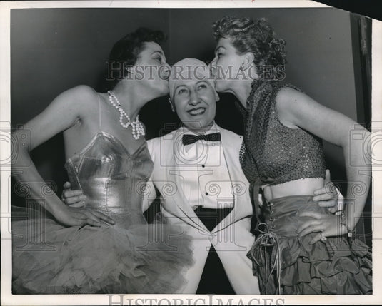 1957 Press Photo Women's National Press Club Margot Grubb & Annette Cullen - Historic Images