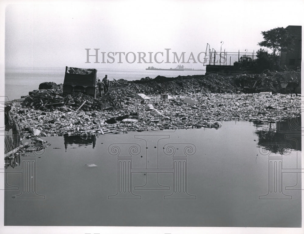 1966 example of water pollution in Ohio - Historic Images