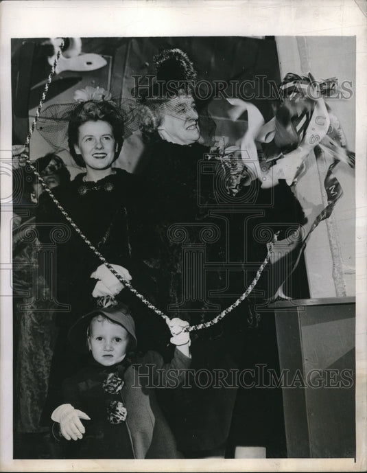 1943 Press Photo Destroyer "The McNair" with Family Members of Family Christened-Historic Images