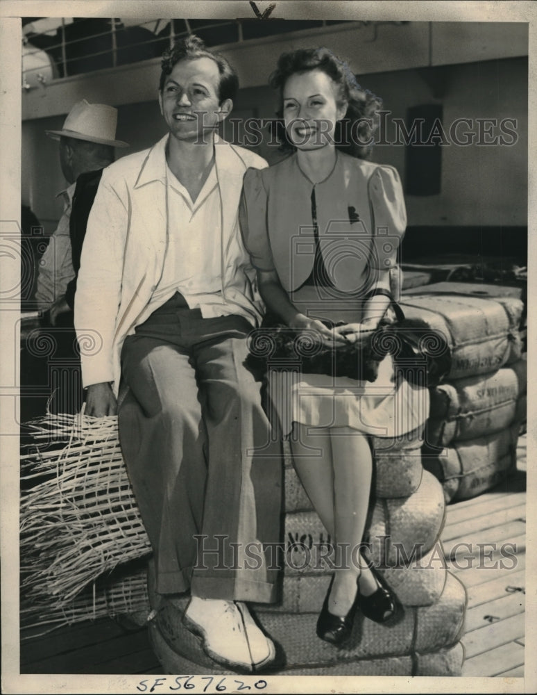 1940 David Wynn, Paula Richards, fled war - Historic Images