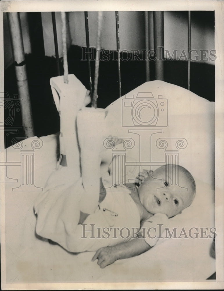 1939 Press Photo Patricia Ann Boyce, 6 Months, Breaks Leg In 2nd Crib Accident - Historic Images