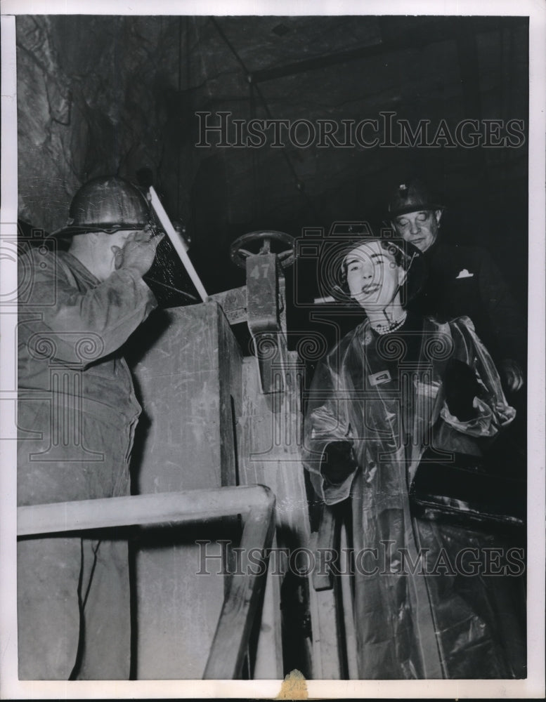 1956 Denmark&#39;s Queen Ingrid Dons A Metal Helmet To Visit Lead Mine - Historic Images