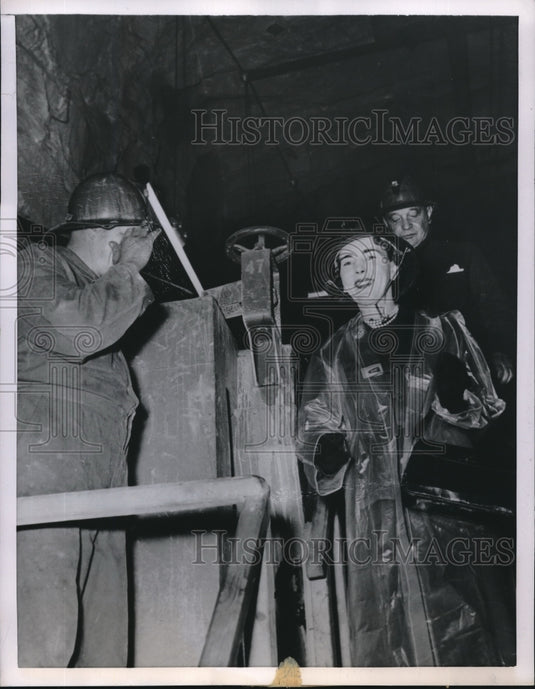 1956 Denmark's Queen Ingrid Dons A Metal Helmet To Visit Lead Mine - Historic Images