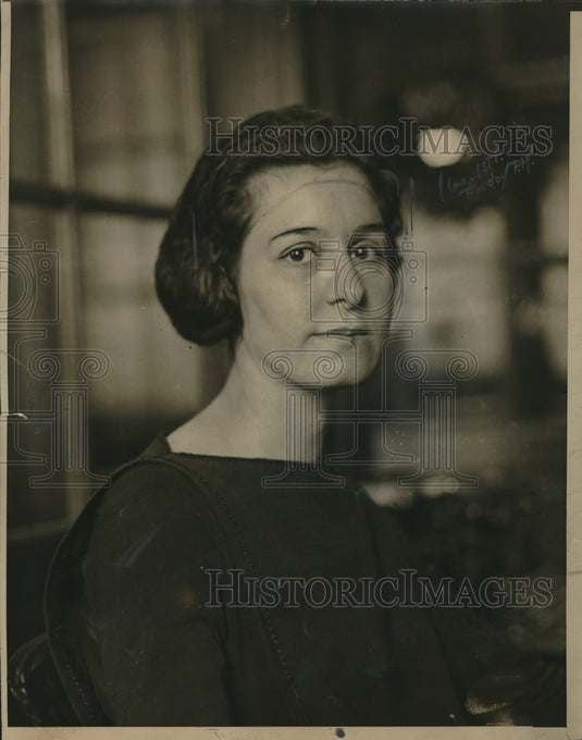 1922 Press Photo Mary Rochester Assistant In Adjustments Department At Store - Historic Images