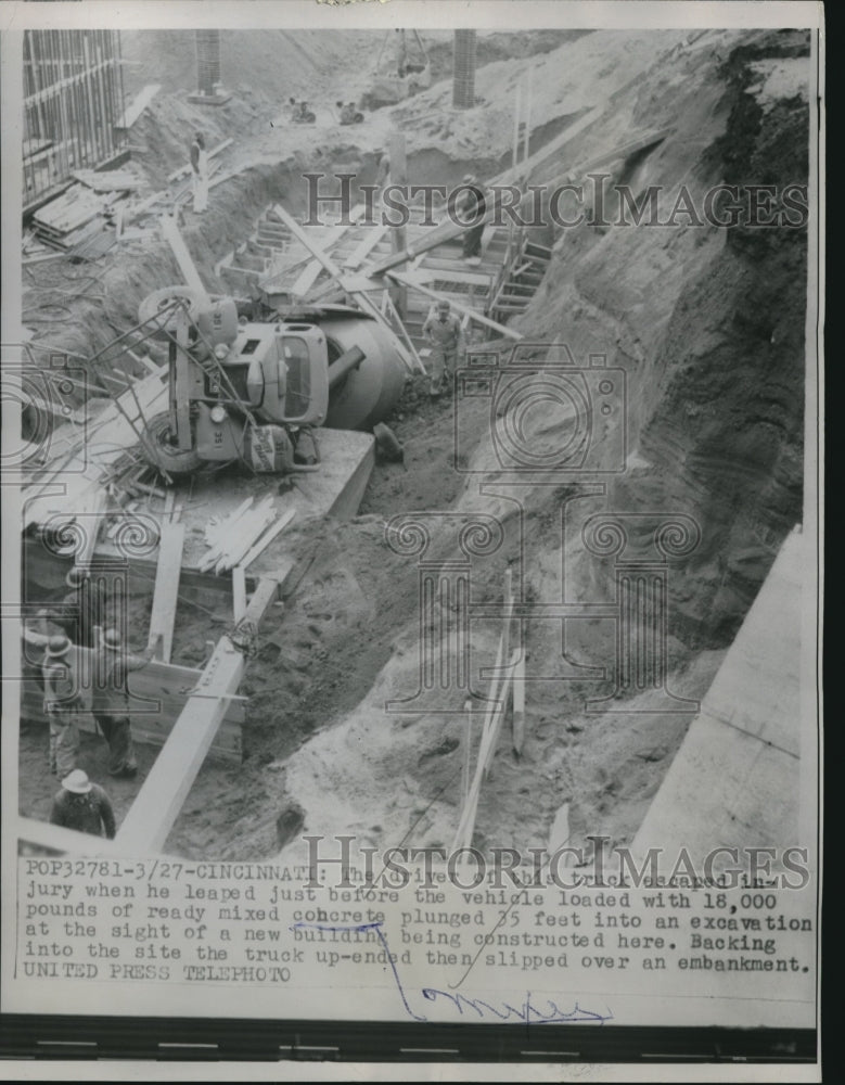 1958 Press Photo The Driver Of Wrecked Truck Escaped In Jury When He Leaped-Historic Images