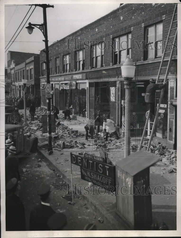 1933 Press Photo 1 Killed &amp; 3 Injured Two Story Building in Chicago Collapses - Historic Images