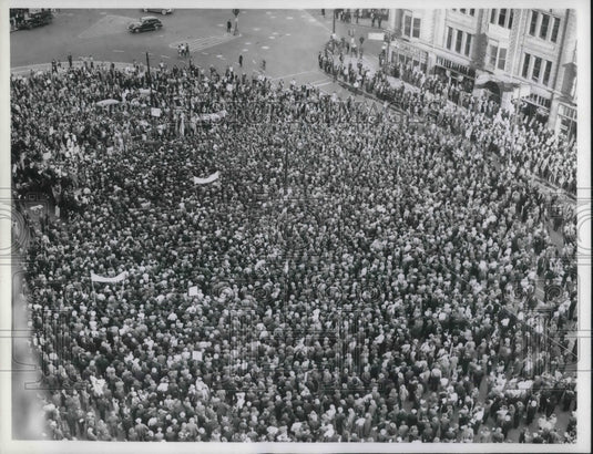 1941 Mass meeting in Detroit's Cadillas Square before NLRB election - Historic Images