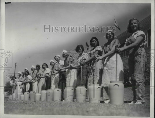 1933 Press Photo Farm Girls Churning at the Local County Fair in Pamona Ca - Historic Images
