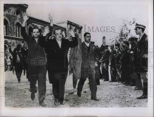 1946 Press Photo Milan,Italy rioting convicts at San Vittore prison in custody - Historic Images