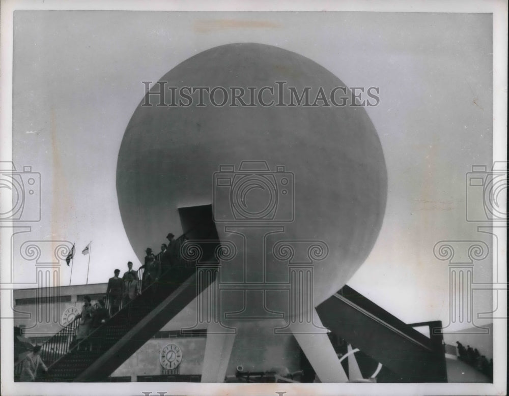 1953 Press Photo Sphere as entrance to Palace of Nations at Industrial Fair- Historic Images