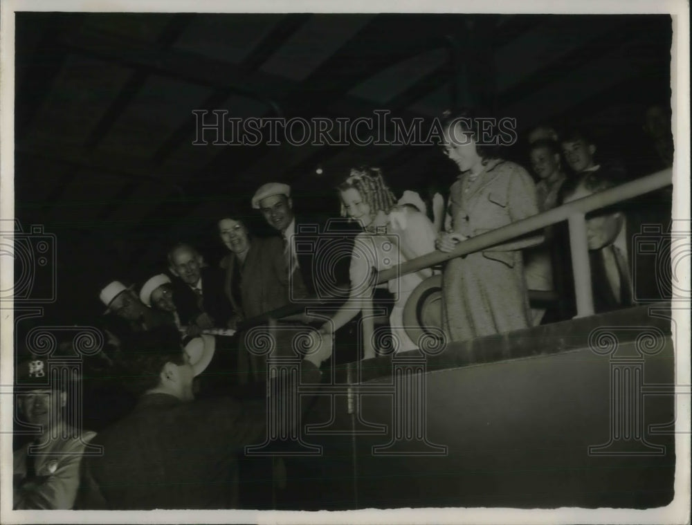 1940 Press Photo Wilkie with B Maghuson,K Barbee of Colorado Springs, Colo. - Historic Images