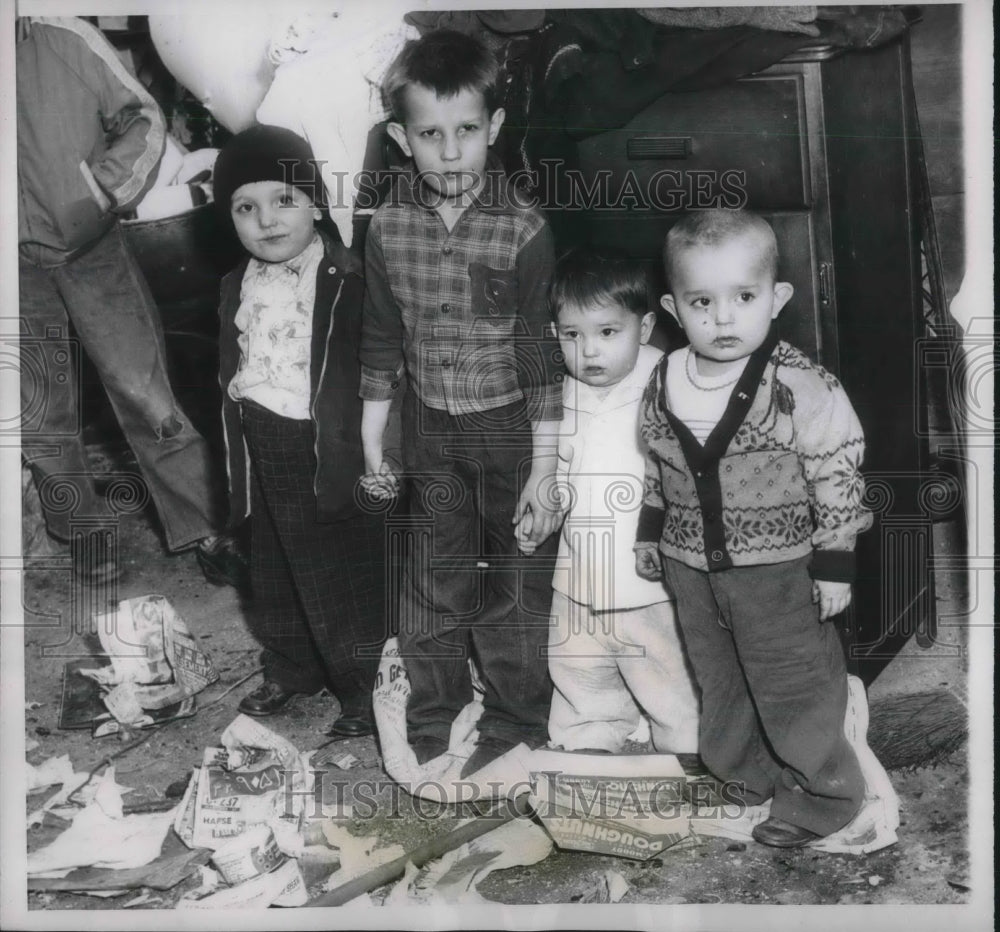 1954 Press Photo Chicago, Jiom, John,Tony,Joe Kwit. taken to orphans home - Historic Images