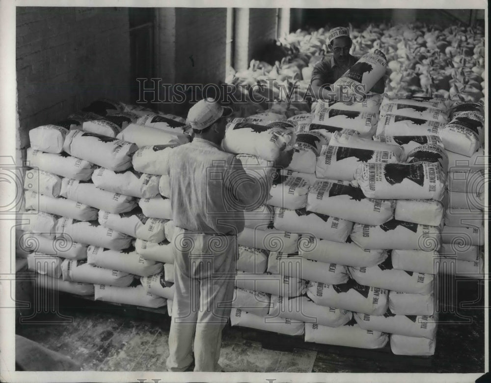 1932 Press Photo Cleveland, Ohio surplus wheat at millers for distribution - Historic Images