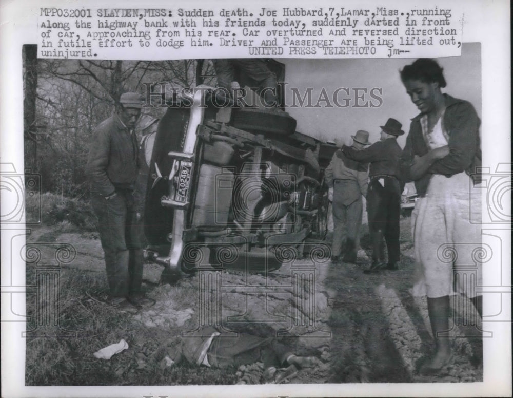 1956 Slayden, Miss. Scen of auto accident that hit runner J Hubbard, - Historic Images