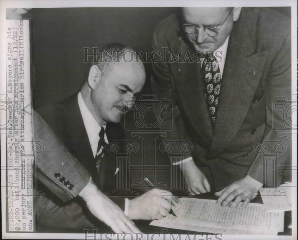 1947 Press Photo Maj. Gen. Bennett E. Meyers W/Attorney Signs His Bail Bond - Historic Images