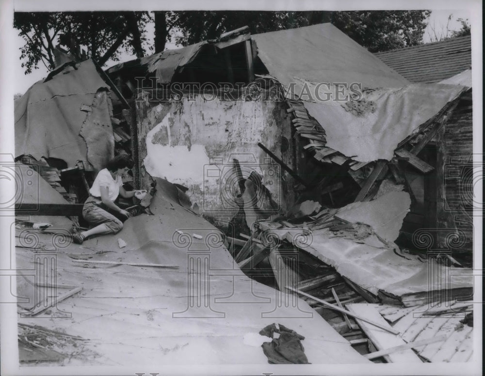 1951 Press Photo Wreckage of Kansas City, Kan home from flooding - Historic Images